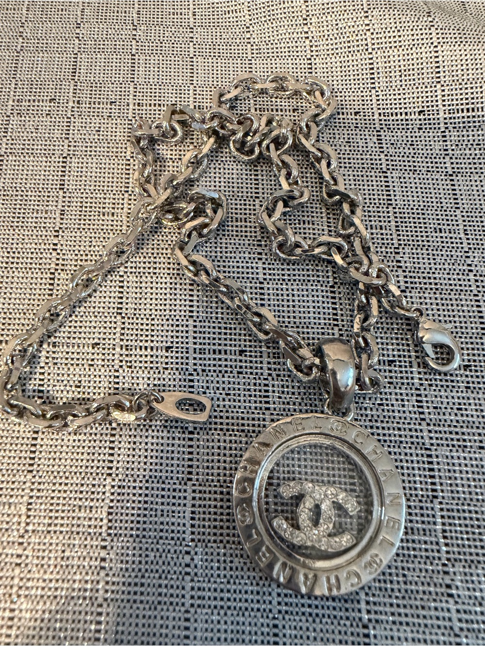 Silver Crystal Round Pendant Necklace - Picture 4 of 6